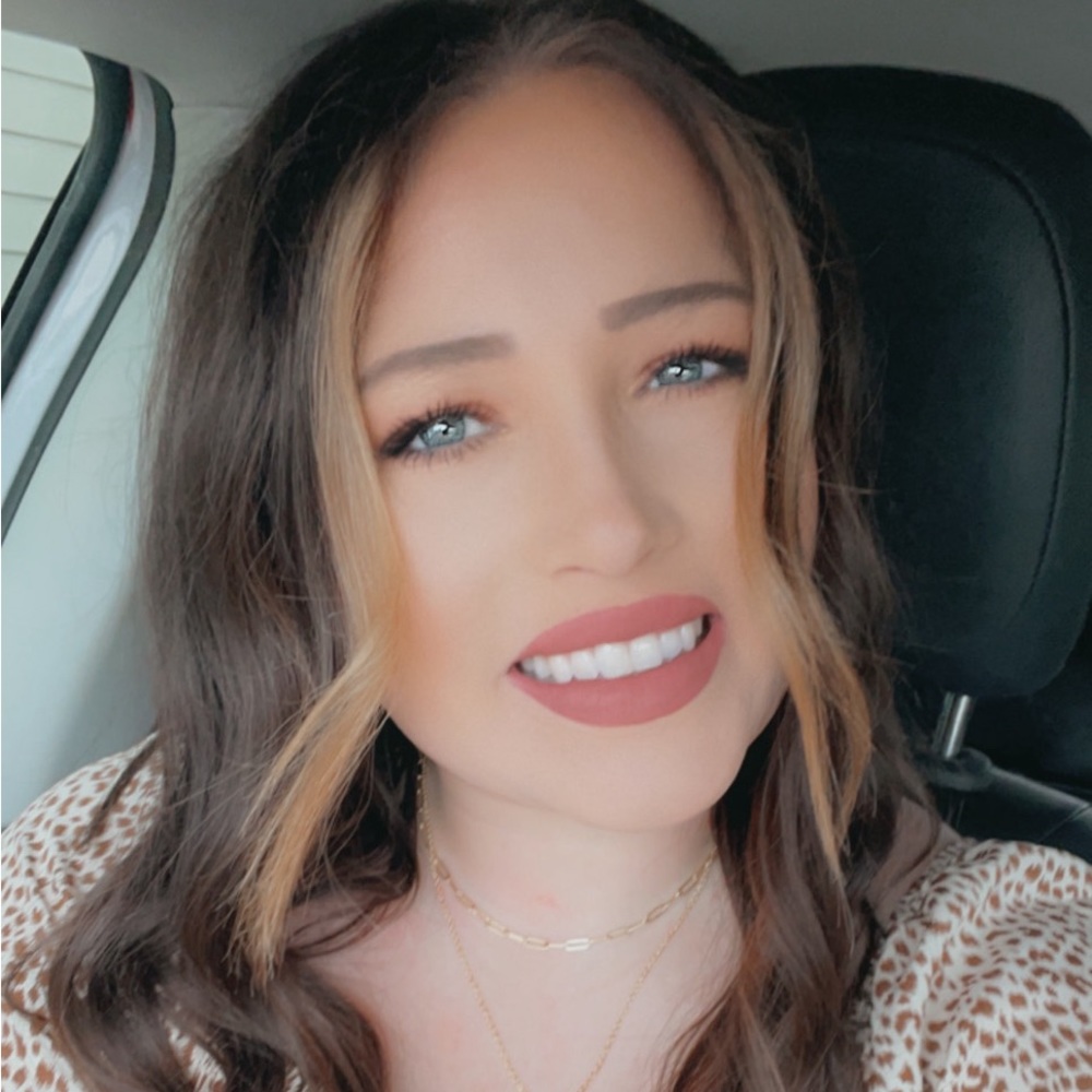 Meet your Posher, Emily